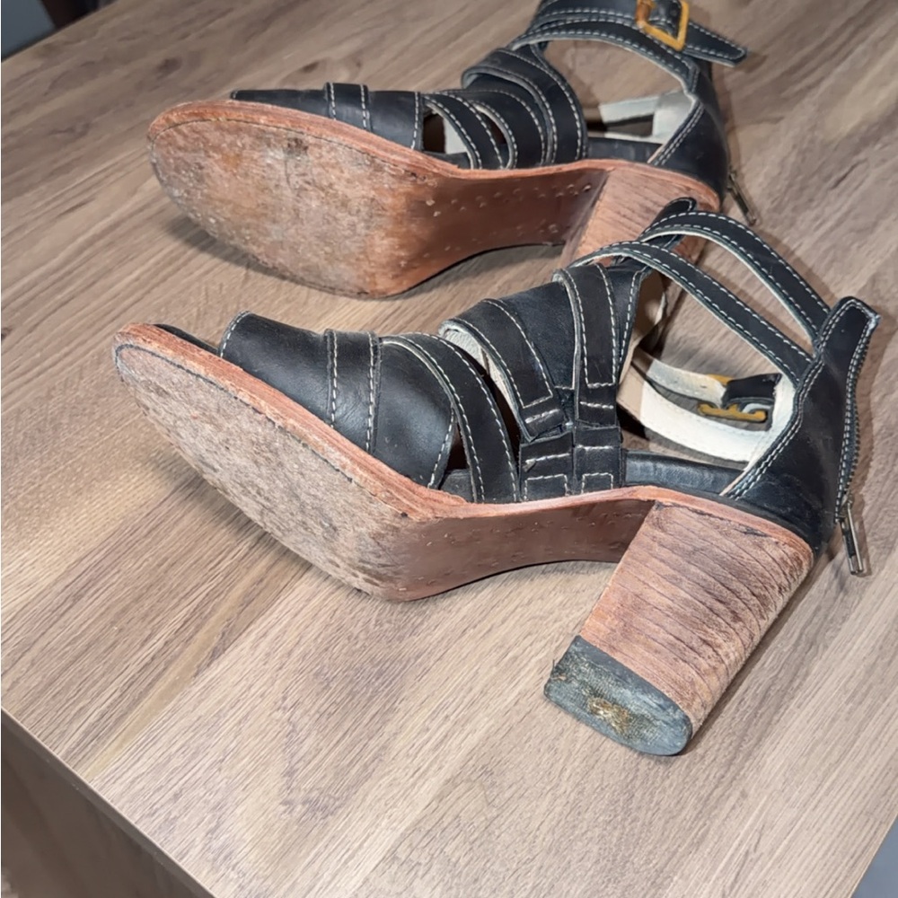 Freebird Claw Women's Sandals - Picture 3 of 4